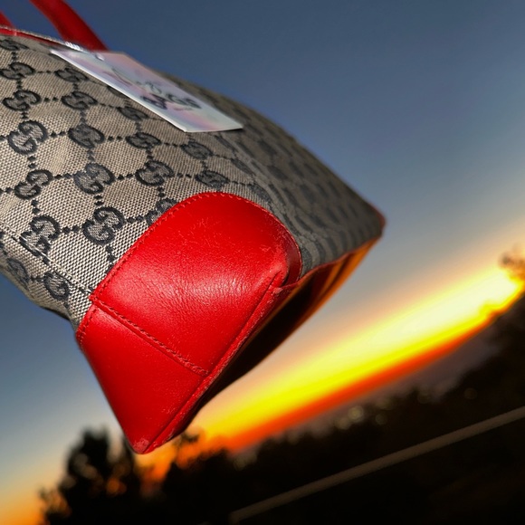 Gucci: Jacquard Monogram GG Red Leather Trimmed Tote Bag - Picture 13 of 17